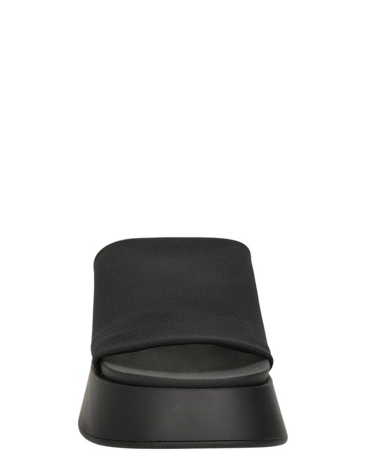 Ciabatte donna "Steve Madden" THROW BACK Collezione Primavera/Estate 2026 - Nero